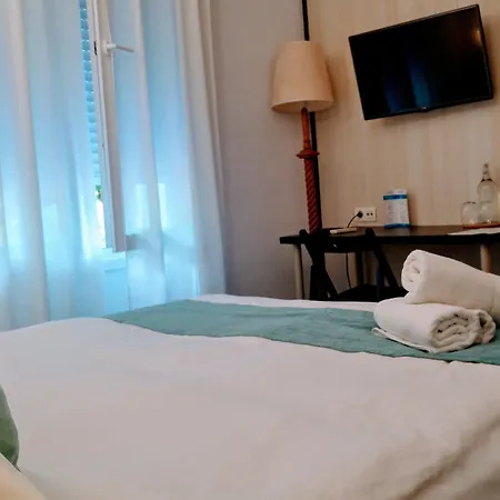 Elcano Hotel 2*